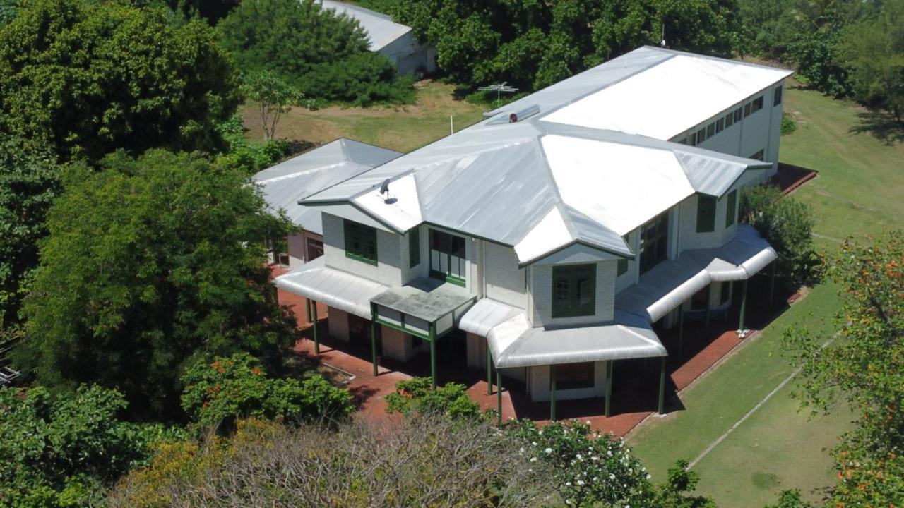 Oceania House Hotel Bantam Village Exterior photo
